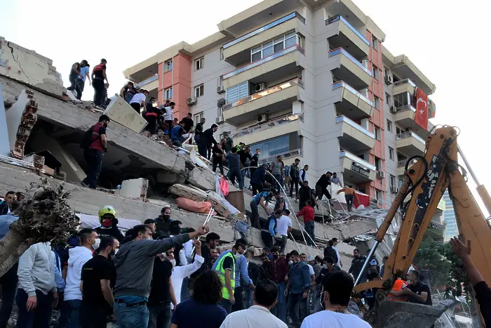 Силно земетресение разтърси Гърция и Турция. Има жертви (ВИДЕО)