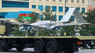 Азербайджан показва турски дронове на парад за победата над Армения в Карабах (СНИМКИ)