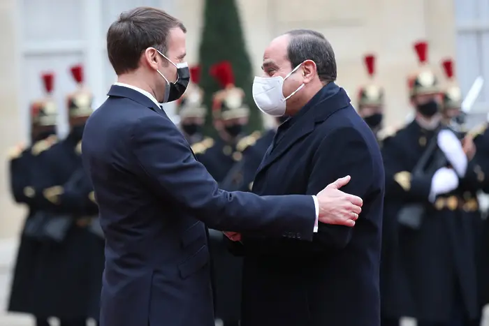 Франция няма да обвързва помощта за Египет с човешките права
