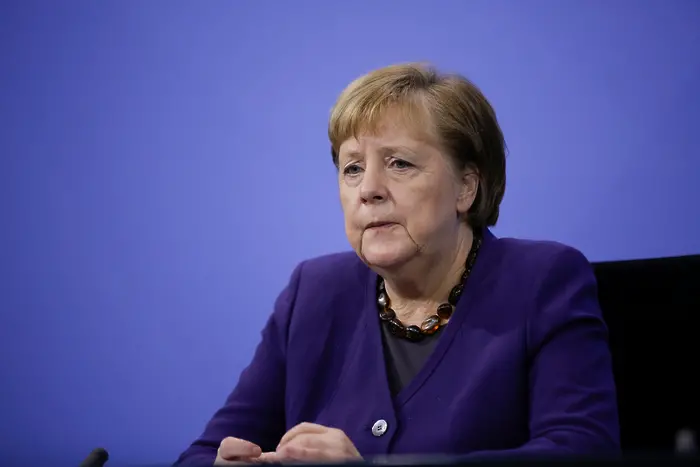 Меркел и френски министър критикуват Twitter, че е заличил Тръмп