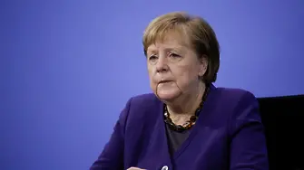 Меркел и френски министър критикуват Twitter, че е заличил Тръмп