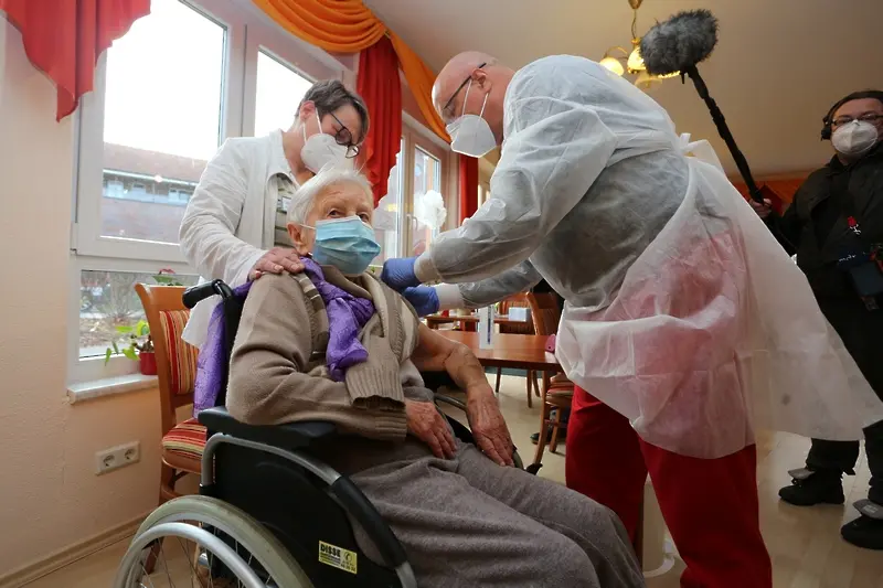 Първата ваксинирана в Германия е 101-годишната Едит от Саксония