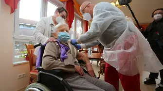 Първата ваксинирана в Германия е 101-годишната Едит от Саксония