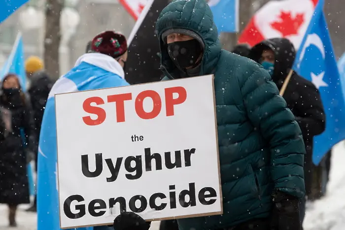 Канада призна „геноцид“ срещу уйгурите в Китай. Пекин протестира