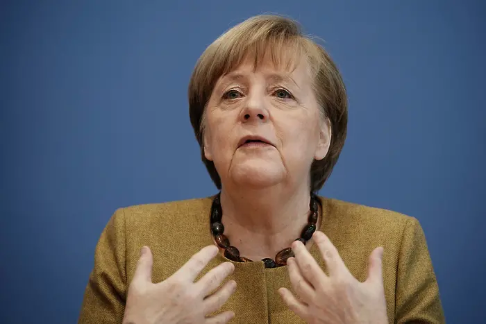 Меркел: Новият щам ни застрашава с трета пандемична вълна