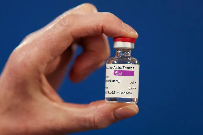 Гърция отрича да е спирала ваксина от подозрителна партида