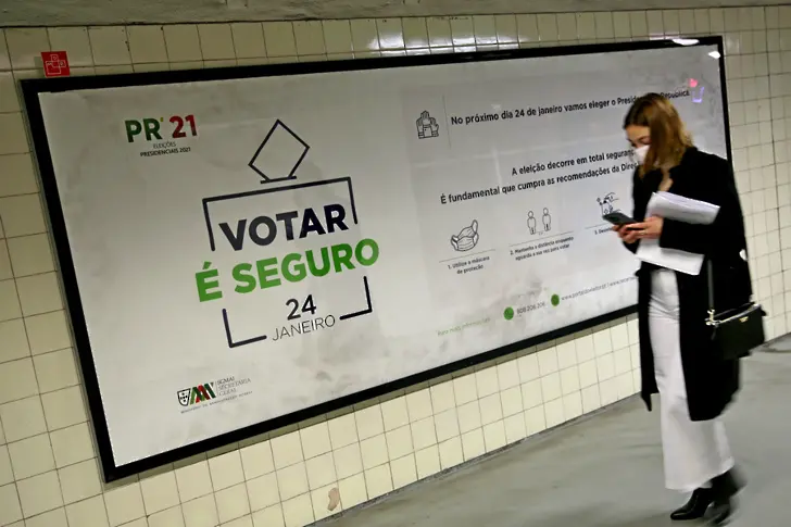 Португалци избират днес президент