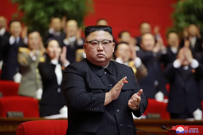 Парламентът на Пхенян одобри единодушно ядрените и икономическите желания на Ким