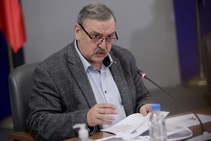 Кантарджиев: Въпросът за сертификатите трябваше да се постави през лятото