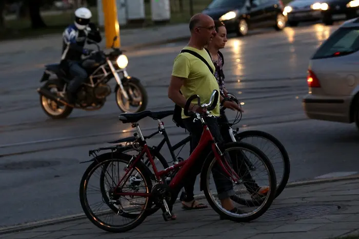 Идея: хора с колело или тротинетка да не плащат за тях в градския транпорт