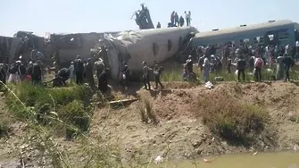 Най-малко 32-ма души гинат при железопътна катастрофа в Египет