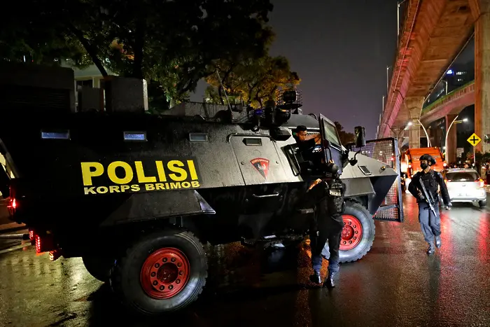 Джакарта: Застреляна е жена, насочила оръжие срещу полицаи