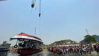 26 души гинат в потънал ферибот в Бангладеш