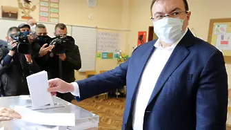 Костадин Ангелов: 15 000 карантинирани след първи април няма да могат да гласуват