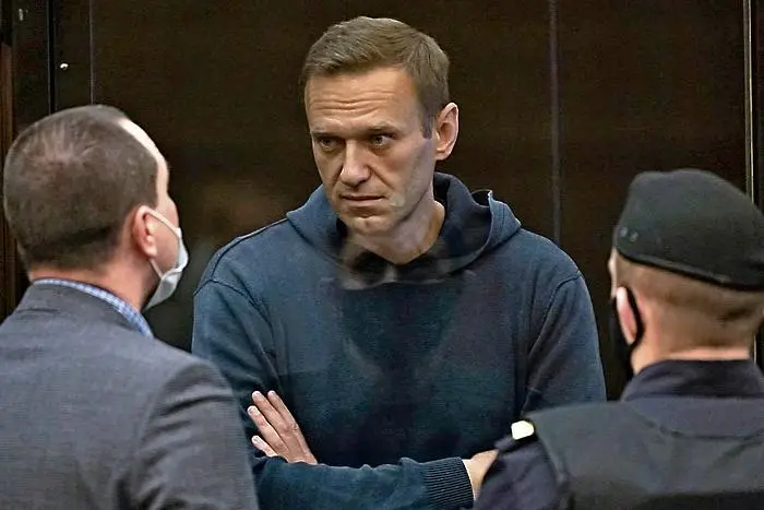 Прехвърлят Навални в болница
