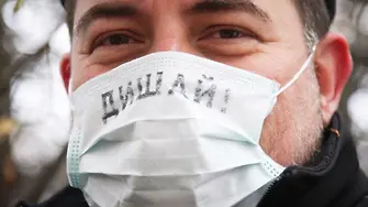 Граждани на протест срещу инсталацията за горене на боклук в София