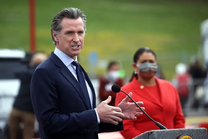 Републиканци в Калифорния искат референдум, за да свалят губернатора демократ