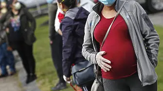 Изследване: „Пфайзер“ и „Модерна“ са безопасни при бременни