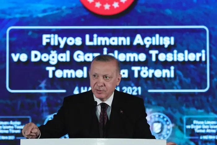 Турция иска  33 заподозрени в 