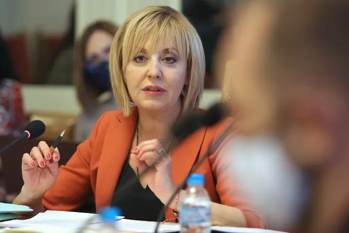 Комисията по ревизията на Мая Манолова започна работа