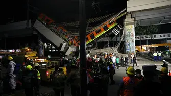 Надлез на метрото се срути в Мексико - над 20 загинали, десетки ранени