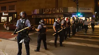 Пак протести в Минеаполис, след като полицията застреля чернокож