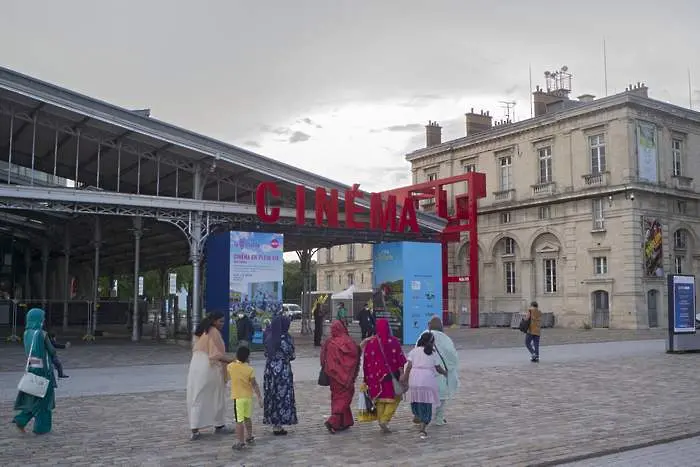 Франция: На кино, театър и в транспорта - със здравен пропуск