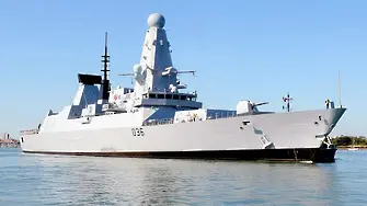 Русия твърди, че стреляла предупредително по британски боен кораб. Лондон отрича