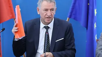 Кацаров нареди директорите на РЗИ да свикат областните кризисни щабове