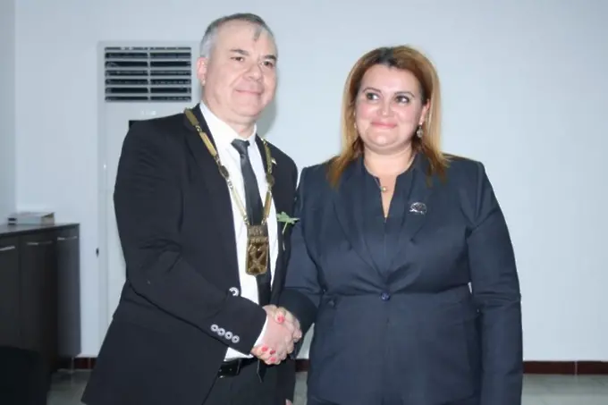 Обвиниха кмета на Гурково, обискират ромски махали във Великотърновско