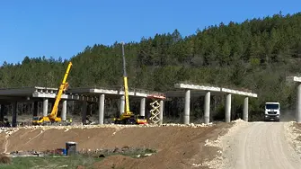 МРРБ: Автомагистрала “Хемус” се строи незаконно