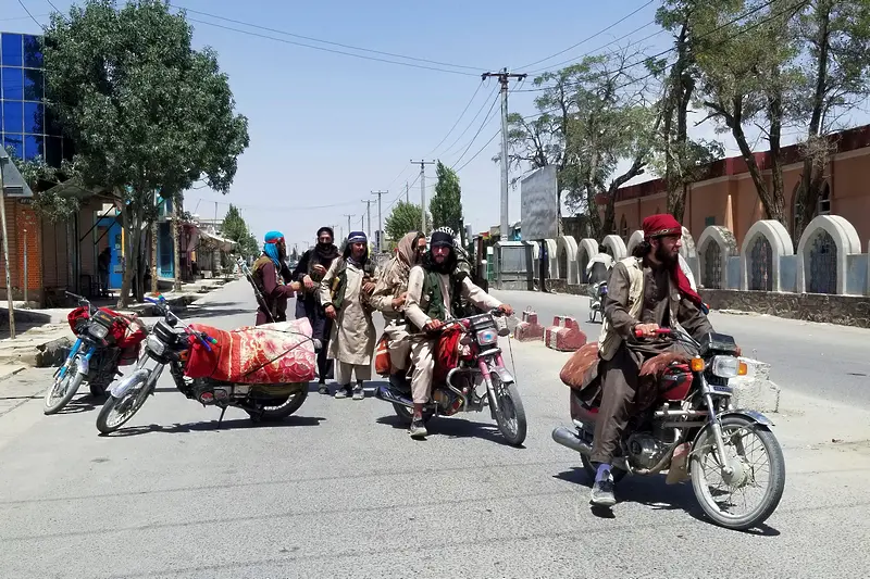Офанзивата продължава: талибаните твърдят, че са превзели Кандахар