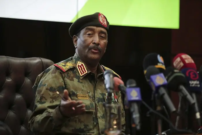 Военните свалили правителството, за да избегнат гражданска война, каза лидерът на преврата в Судан