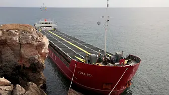 Заседналият край Камен бряг кораб Vera Su потъва (ВИДЕО)