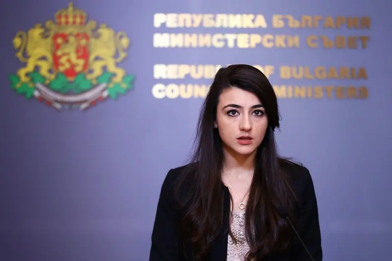 Лена Бориславова за Македония: Нечии изказвания не означават натиск