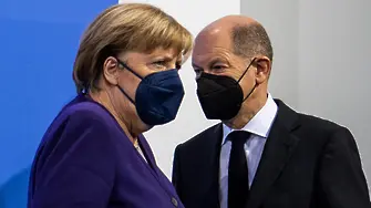 Меркел предаде на Шолц кабинета си в канцлерството