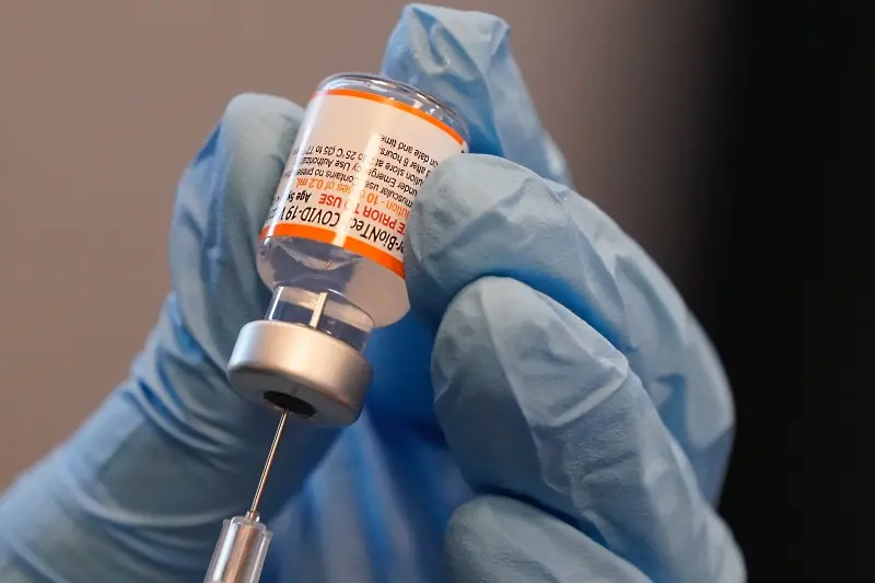 САЩ дават подсилващи дози ваксини на всички възрастни