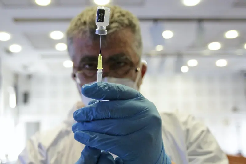 Дания спира ваксинацията срещу COVID-19 - поне засега