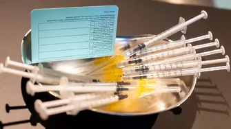 Брюксел няма да препоръча задължително ваксиниране