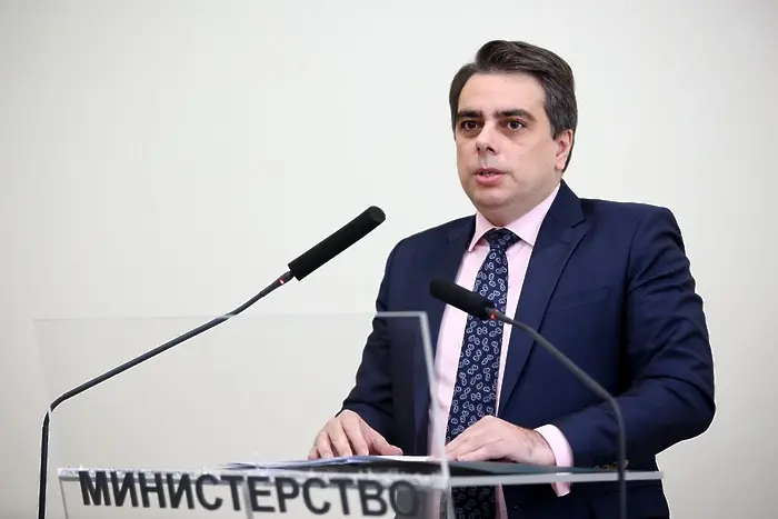 Василев: Консервативната фискална политика е причината за изоставането на България