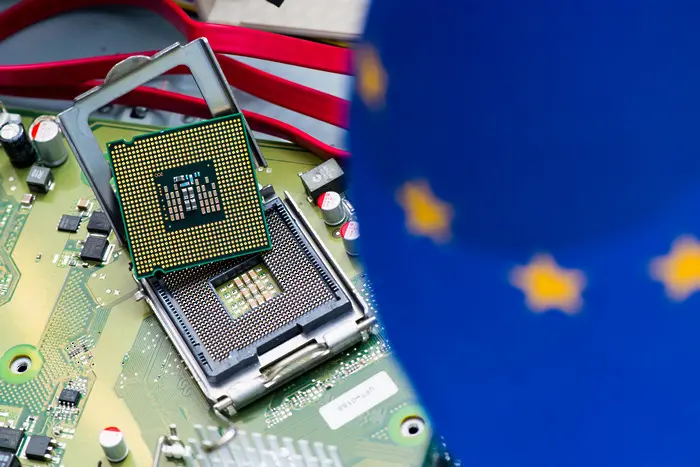 ЕС и САЩ ще следят заедно доставките на чипове
