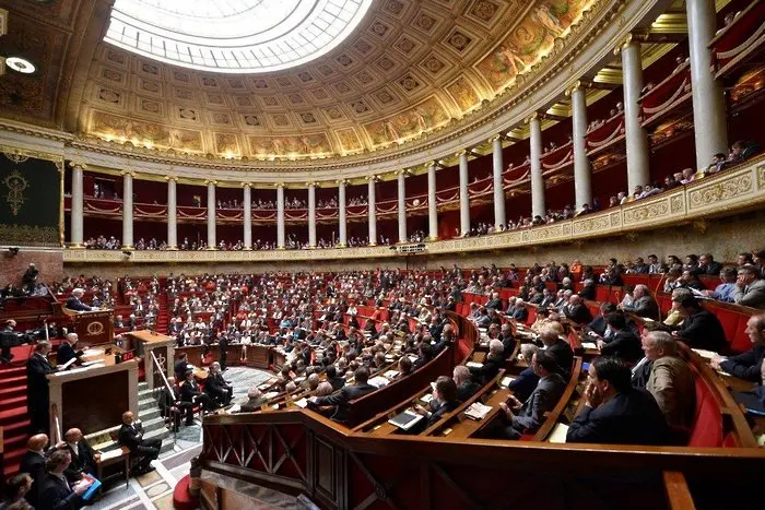 Френският парламент осъди като геноцид третирането на уйгурите в Китай