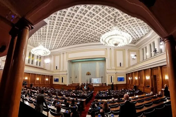 В НС: среднощен парламентарен контрол и 15-часово заседание