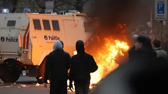 Десетки хиляди се биха с полицията в Брюксел на протест срещу анти-COVID мерките (ВИДЕО)