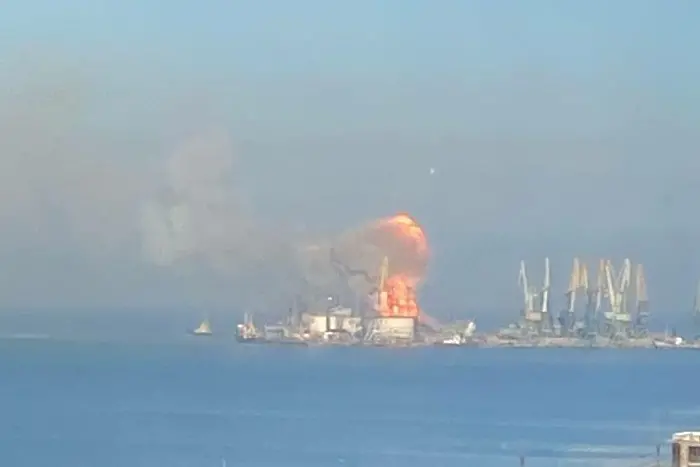 Украйна: Унищожихме голям руски кораб край Бердянск (ВИДЕО)