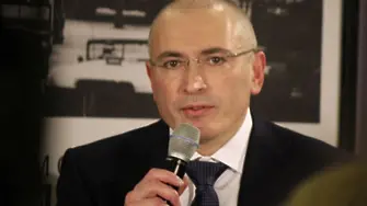 Ходорковски за рублата: Това е обида за хартията