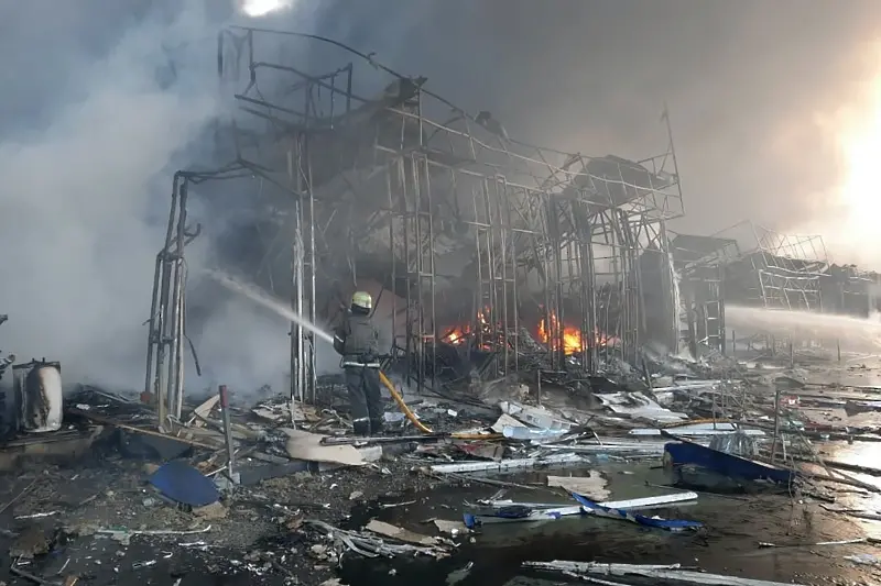 Руската армия унищожи театъра в Мариупол, нанесе удари срещу цивилни