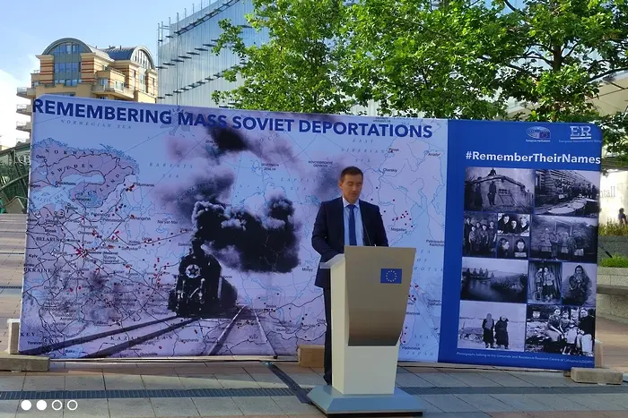 Евродепутати почетоха жертви на сталинските депортации (ВИДЕО)