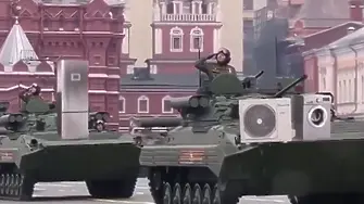Танкове с перални - Украйна се подигра на руския парад (ВИДЕО)