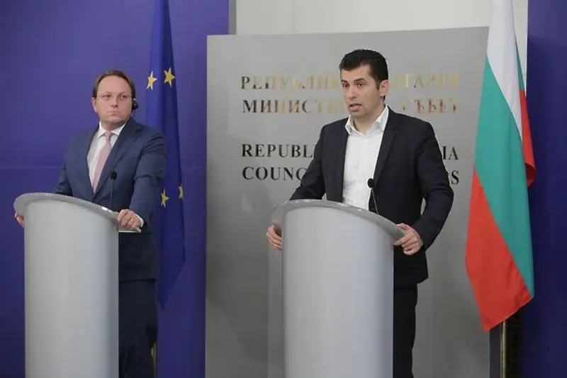 Кирил Петков отрече да имаме две политики към Скопие